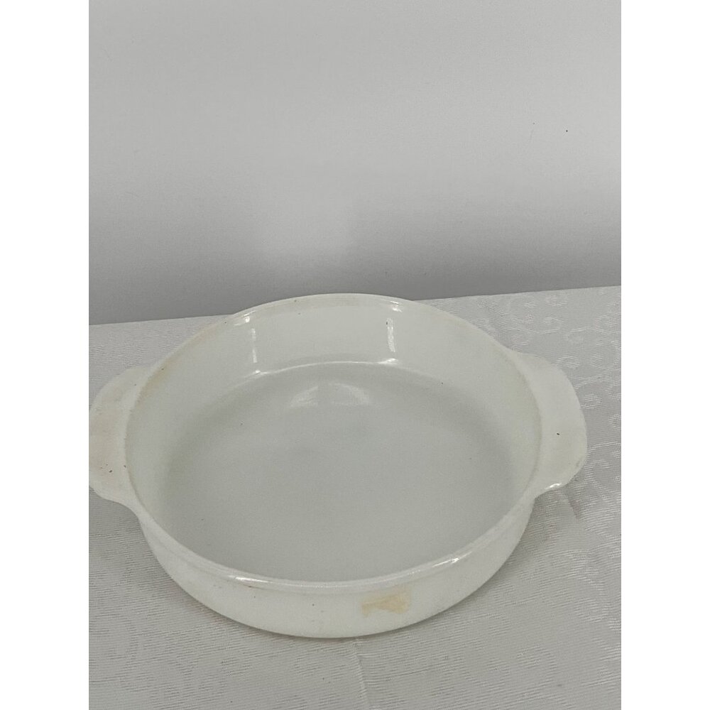 Fire King Round White Casserole‎ Dish Oven Safe Handles 8.5" diameter x 2" Deep